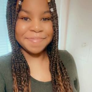 Meet your Posher, Monique